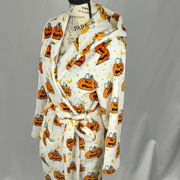 Peanuts Other - Snoopy Halloween Bath robe